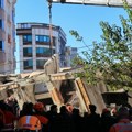 Turska grca u suzama Tela Emine i njenog muža izvučena iz ruševina zgrade nakon 19 sati, dvoje dece poginulo, preživela samo…