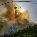 Bukti požar iznad Podgorice: Helikopter gasi vatru u Lješanskoj nahiji