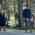 Ana Bekuta stigla na sahranu supruge Čede Markovića: Pevačica utučena, sa njom je njen unuk Branko, nosi ruže