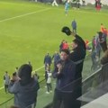 Ovo niste mogli da vidite u TV prenosu: Radonjić skače u VIP sektoru, Tiknizjan leži nepomičan, a u međuvremenu se dešava…