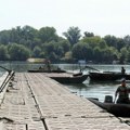 Лакше до омиљеног купалишта Земунаца: Војска Србије поставила понтонски мост до Великог ратног острва ФОТО