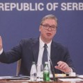 Vučić glumio doktora i pogrešno informisao građane o lekovima: Kako je sve predsednik prekršio Zakon dok je uživo promovisao…
