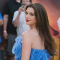 En Hatavej sve zasenila izgledom na premijeri filma "Odiseja" u Londonu: Glumica blista u trudnoći FOTO
