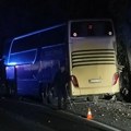 Vozač iz Srbije uhapšen zbog nesreće sa autobusom punim osnovaca! Vozilo udarilo u kamenu kosinu kod Mojkovca, delovi stene se…