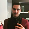 Napustio je svet u tišini, daleko od teatarskih reflektora i aplauza: Poslednji čin francuskog glumca (43) koji je izabrao…