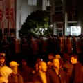Sukob ispred Informera: Policija za razbijanje demonstracija potiskuje okupljene građane