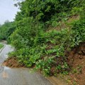 Oštećenje puta Boljevac-Sokobanja zbog padavina, naizmenično propuštanje vozila