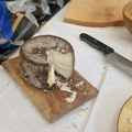 Kozji sir u hrastovoj kori sa čubrom - srpski specijalitet oduševio Francuze: Profesor Budimirovič napravio ovaj neobični…