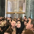 Poznati na božićnoj liturgiji u Hramu svetog Save: Političari i estrada došli na pričest