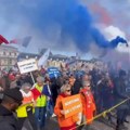 Pariz na nogama: Veliki miting protiv isporuke oružja Kijevu (video)