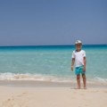 Divna peščana plaža, tirkizno more, pravi porodični odmor a deca do 14 godina borave gratis – PROVERITE!