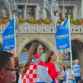 Lepe Hrvatice se prošetale centrom Minhena pored srpskih navijača: Ogrnule zastave svoje zemlje pred važan meč
