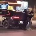 Devojka u Petrovcu na Mlavi palicom razlupala BMW: Dvojica policajaca je obuzdala! "Sad ćeš raditi 30 godina za zadnje…