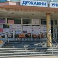 VIDEO Muškarci u fantomkama upali na Univerzitet u Novom Pazaru: Studenti izgurani, policija ne raguje