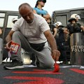 Protesti u grčkim lukama: Policija sprečila demonstrante da priđu izraelskom kruzeru