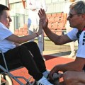 Dirljiva scena na treningu Orlova: Piksi oduševio dečaka u kolicima će ovaj trenutak pamtiti zauvek!
