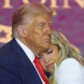 Trump i hiljade okupljenih odali počast Charlieju Kirku u Arizoni