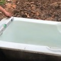 Ovo morate videti Od obične stare kade napravio je prizor za pamćenje - supruga trljala oči u neverici! (video)