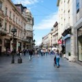Kolika je prosečna avgustovska plata?