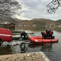 "Negde se nadamo da možda uopšte nisu ni upali": I dalje nema traga od vozila koje je upalo u jezero kod Čačka
