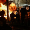 Sukob policije sa demonstrantima u Tirani: Bacali "molotovljeve koktele" i vatromet na kancelariju Edija Rame