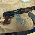 Kosovska policija pronašla oružje, municiju i uniformu sa srpskim obeležjima u Zubinom Potoku