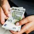 Dinar stabilan prema evru, ojačao u odnosu na dolar
