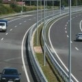 Putevi Srbije: Zapalio se automobil kod petlje Mali Požarevac - petlja Vrčin, saobraćaj se odvija preticajnom trakom