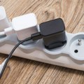 Da li ostavljate punjač u utičnici kada ne punite telefon? Evo koliko vas to zapravo košta na računu za struju