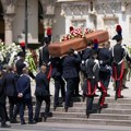 Poslednji ispraćaj Berluskonija: Kovčeg sa telom bivšeg italijanskog premijera stigao u Milansku katedralu