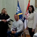 Poklon Nebojši Đuriću u ime karavana „Budimo zajedno“ (VIDEO)