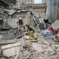 U Kijevu se čulo nekoliko eksplozija, oštećena stambena zgrada