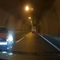 Za dlaku izbegnuta tragedija! Pogledajte nesvakidašnju situaciju zabeleženu u Rijeci: "Fijat" u tunelu proklizava, kreće da…