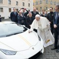 Papa Franja je 2017. od Lamborginija dobio "zver" vrednu 950.000 $: Evo šta je uradio sa tom "makinom"