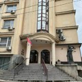 Pretio advokatici, pa je potom vređao na Fejbuku