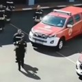 Vatrogasac Mićko predivnim gestom rasplakao Srbiju u sred smene je prišao koleginici Dragani, a onda... (video)