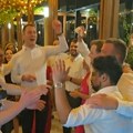 Mlada sa Balkana, mladoženja iz Engleske, kum iz Indije: Ludnica na svadbi postala hit na mrežama (video)