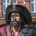 Šok otkriće, evo zašto su pirati nosili povez preko oka! Nije ono što mislite, radi se o nečemu što vam nikada ne bi palo na…