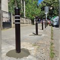 U toku ugradnja 200 čeličnih barijernih stubića u centru Kragujevca (FOTO)