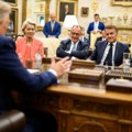 Kao đaci u školi Profesor Donald održao čas u Ovalnom kabinetu: Ovako je Tramp primio evropske lidere