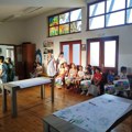 "Umetnost kao most razumevanja" u Rasadniku – deca se izražavala bojom i rečju