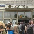 Protest ispred OŠ "Pavle Savić" u Mirijevu: Podrška roditelju kome je pretio v.d. direktora škole
