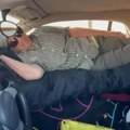 Penzionerka Kaja živi u svom automobilu: Spava na šoferšajbni, a niko ne može da veruje kojim metodama ide u wc