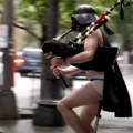 VIDEO: Biciklisti se vozili goli u znak protesta zbog Nacionalne garde u gradovima SAD