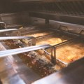 Crno tržište korišćenog ulja za prženje hara Nemačkom: Kradu ga iz restorana, švercuju do Holandije i zarađuju milione - evo…