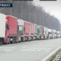 Kamioni čekaju na Batrovcima i po 15 sati: Kolona duga 12 km, jedno vozilo ostalo bez hrane i vode