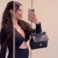 Bivša žena Nikole Rađena u haljini sa prorezima Milica Ristić pokazuje trudnički stomak, ovako izgleda u 5. mesecu (video)