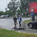 Saobraćajna nesreća u Novom Sadu povređena žena (foto)