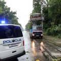 Jak pljusak i vetar stigli do Zagreba, temperatura pala za oko 10 stepeni: Sloveniju pogodio grad