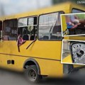 (Uznemirujuće) horor u centru Hersona! Rusi dronom pogodili minibus, stravičan prizor na mestu napada (video)